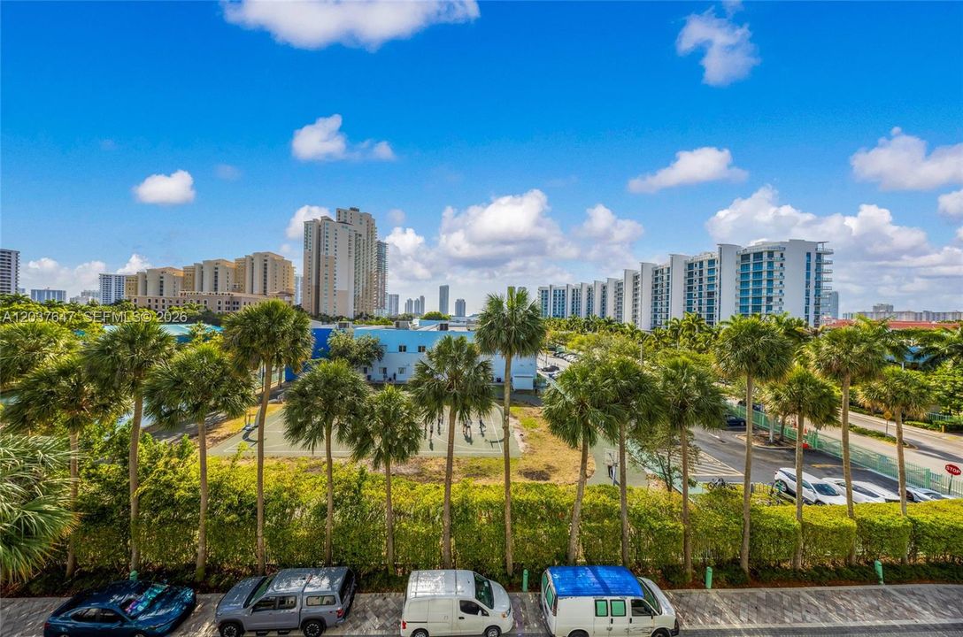 For Sale: $635,000 (2 beds, 2 baths, 1578 Square Feet)