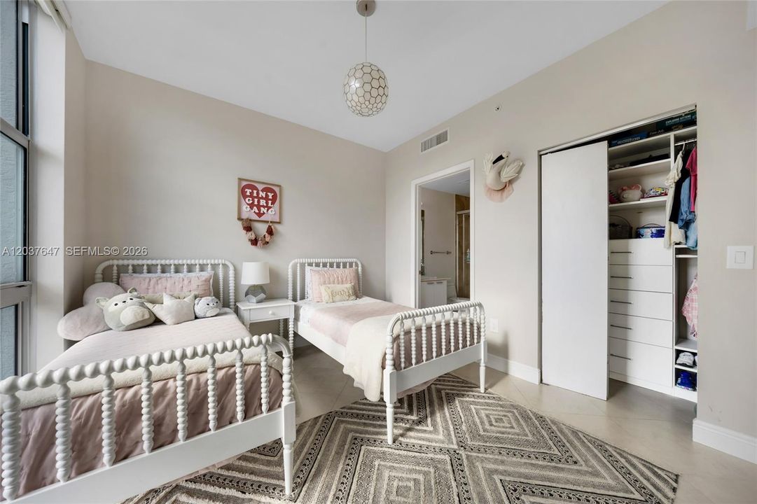 For Sale: $635,000 (2 beds, 2 baths, 1578 Square Feet)