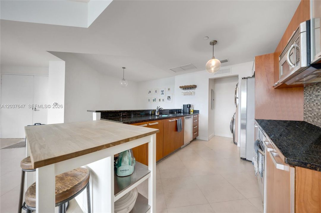 For Sale: $635,000 (2 beds, 2 baths, 1578 Square Feet)