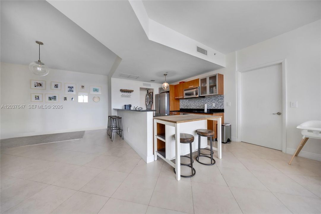 For Sale: $635,000 (2 beds, 2 baths, 1578 Square Feet)