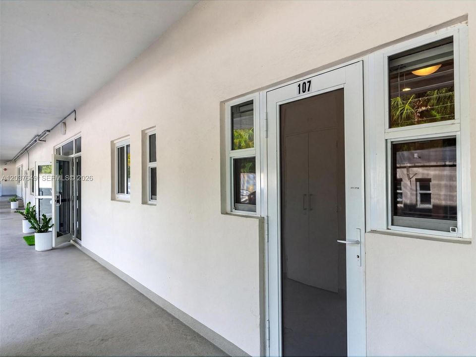 For Sale: $269,000 (0 beds, 1 baths, 506 Square Feet)