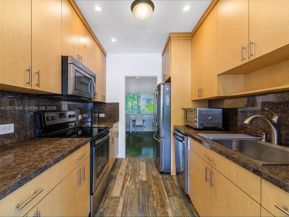 For Sale: $269,000 (0 beds, 1 baths, 506 Square Feet)