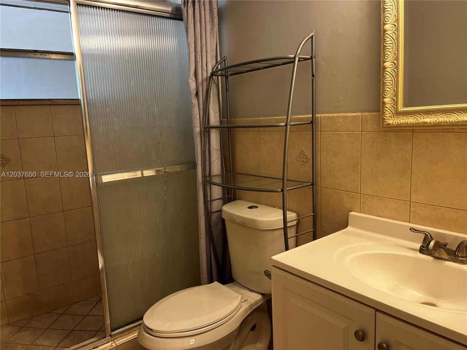На продажу: $245,000 (2 спален, 2 ванн, 1060 Квадратных фут)