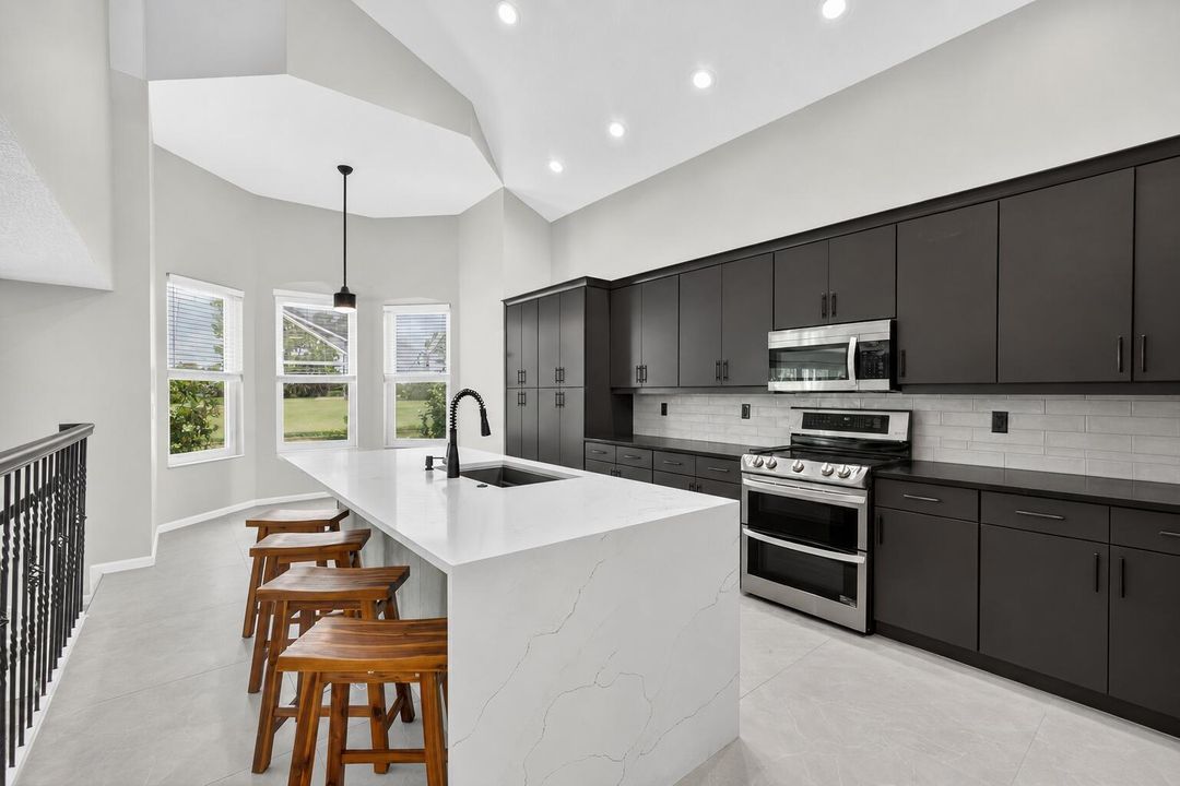 Kitchen & Breakfast