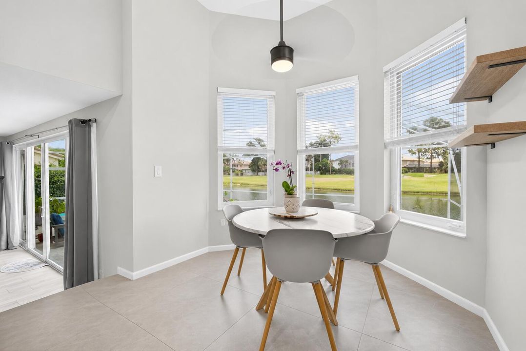 Breakfast room overlooking the pool