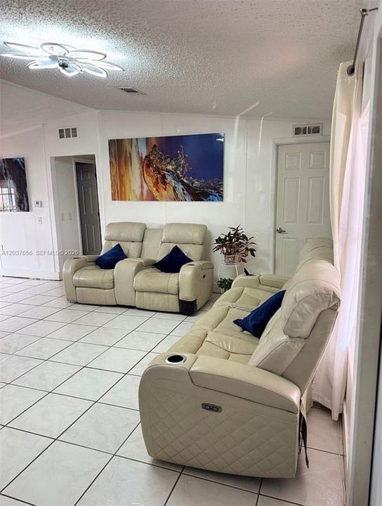 For Sale: $179,999 (5 beds, 5 baths, 2000 Square Feet)