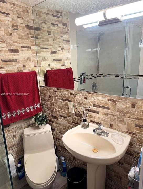 For Sale: $179,999 (5 beds, 5 baths, 2000 Square Feet)