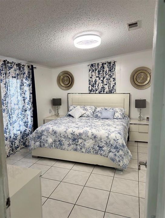 For Sale: $179,999 (5 beds, 5 baths, 2000 Square Feet)