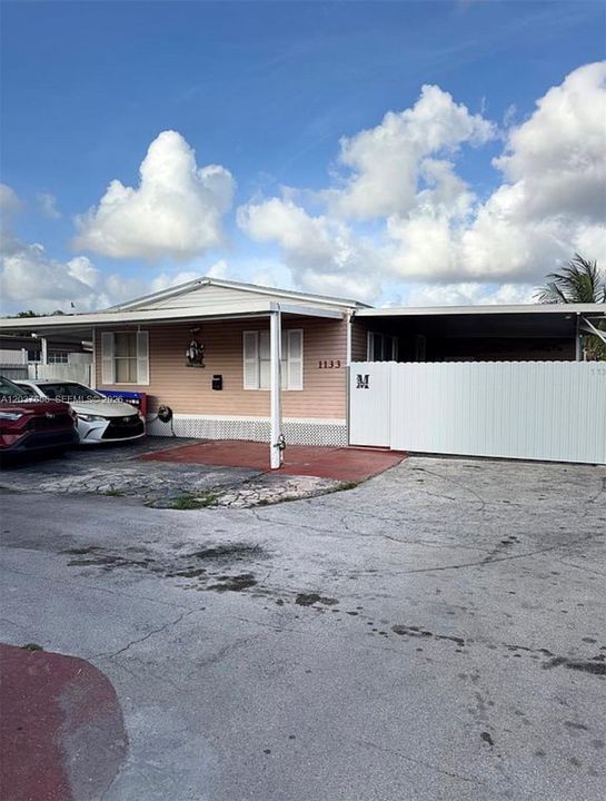 For Sale: $179,999 (5 beds, 5 baths, 2000 Square Feet)