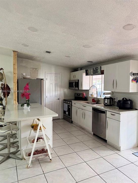 For Sale: $179,999 (5 beds, 5 baths, 2000 Square Feet)