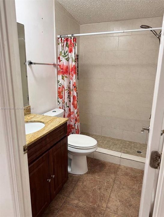 For Sale: $179,999 (5 beds, 5 baths, 2000 Square Feet)