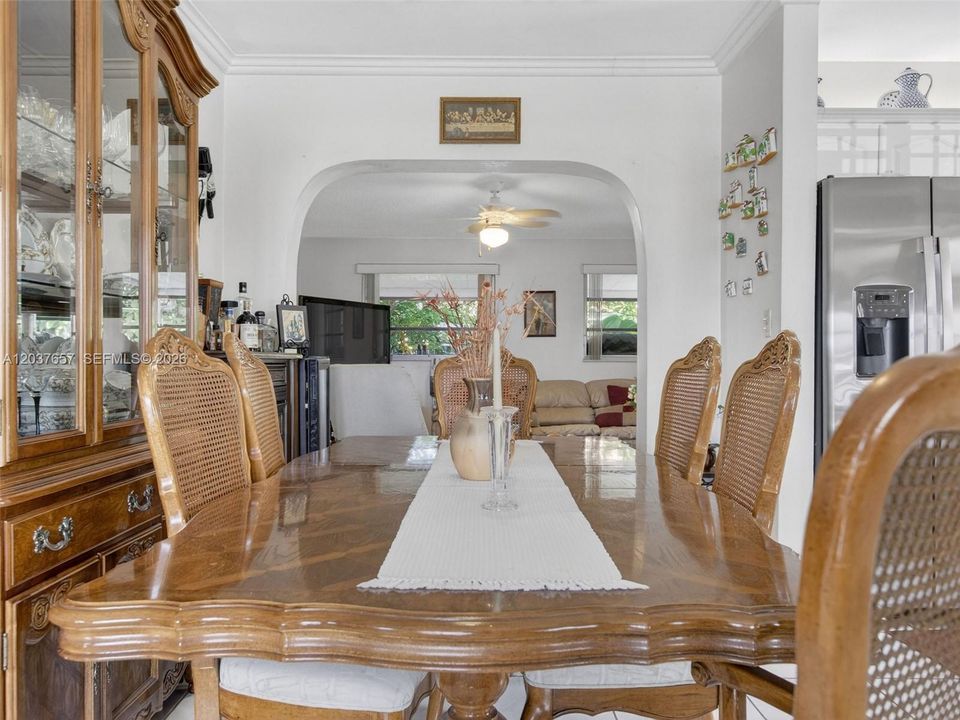 Activo con contrato: $669,000 (3 camas, 2 baños, 1634 Pies cuadrados)
