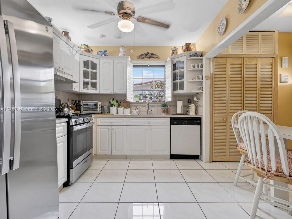 Activo con contrato: $669,000 (3 camas, 2 baños, 1634 Pies cuadrados)