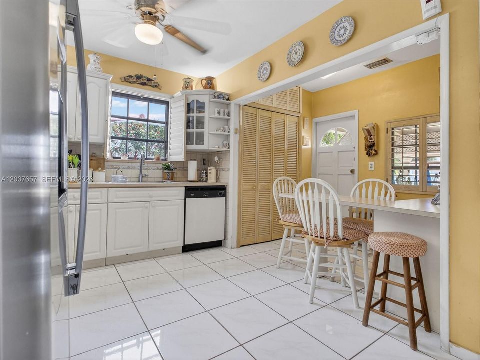 Activo con contrato: $669,000 (3 camas, 2 baños, 1634 Pies cuadrados)