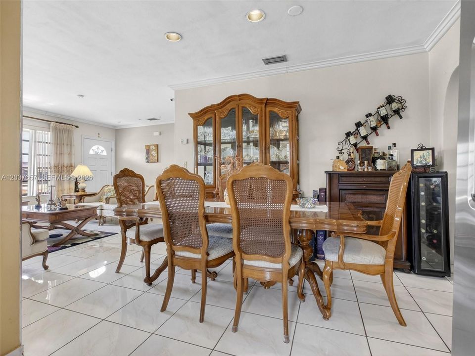 Activo con contrato: $669,000 (3 camas, 2 baños, 1634 Pies cuadrados)