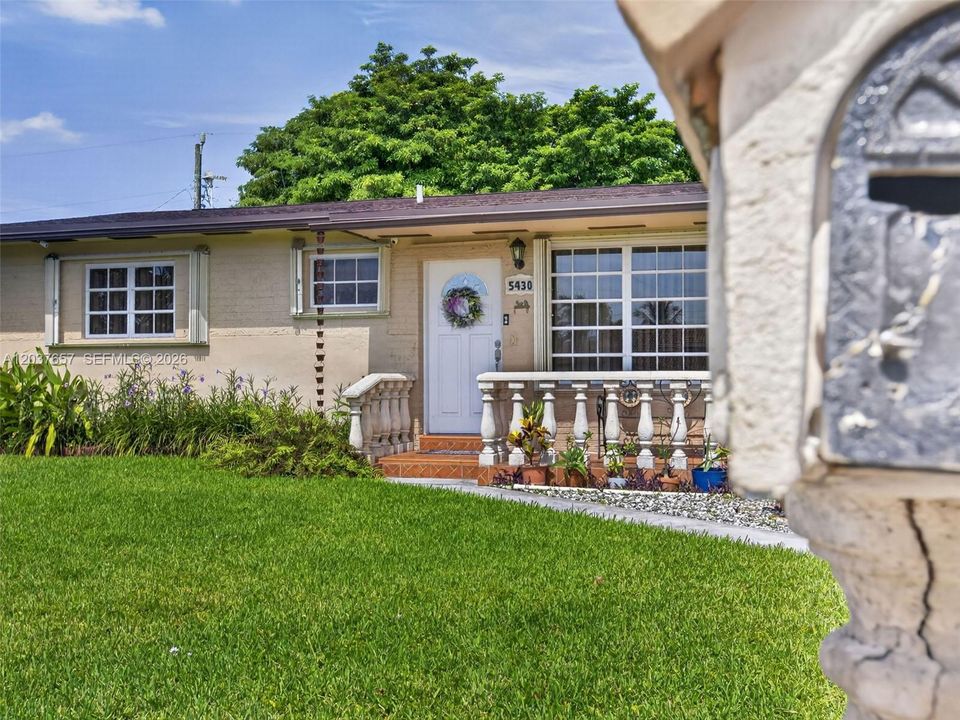 Activo con contrato: $669,000 (3 camas, 2 baños, 1634 Pies cuadrados)