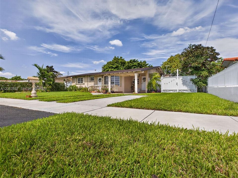 Activo con contrato: $669,000 (3 camas, 2 baños, 1634 Pies cuadrados)