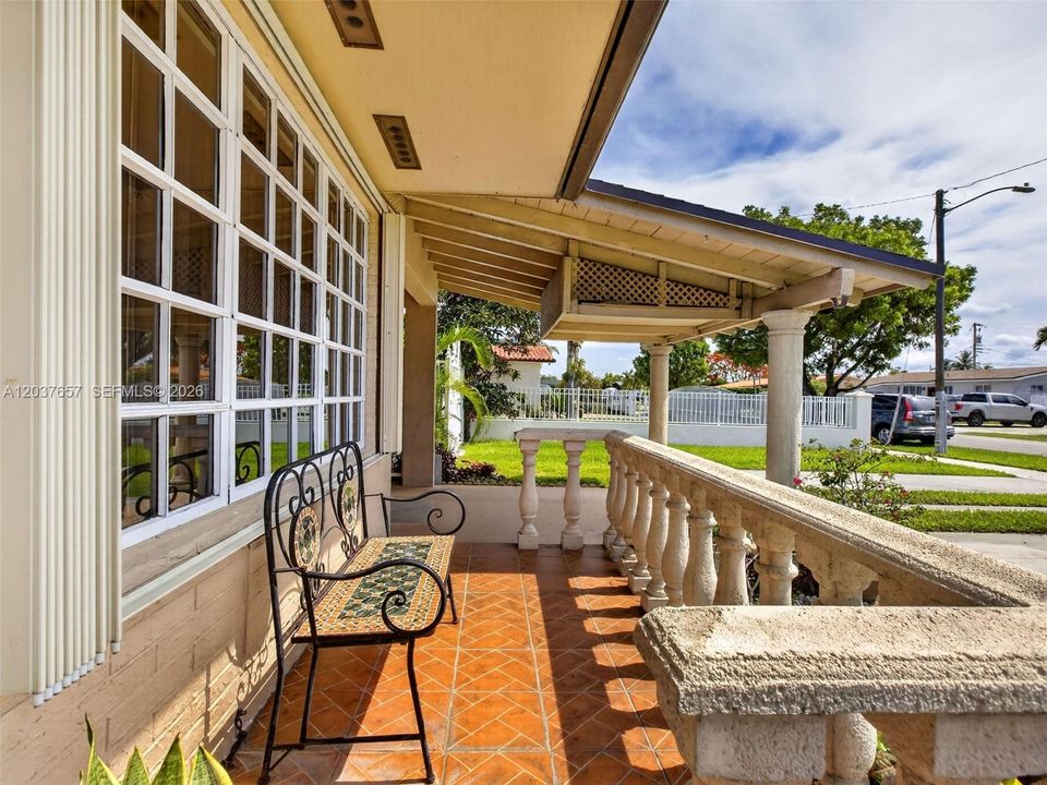 Activo con contrato: $669,000 (3 camas, 2 baños, 1634 Pies cuadrados)