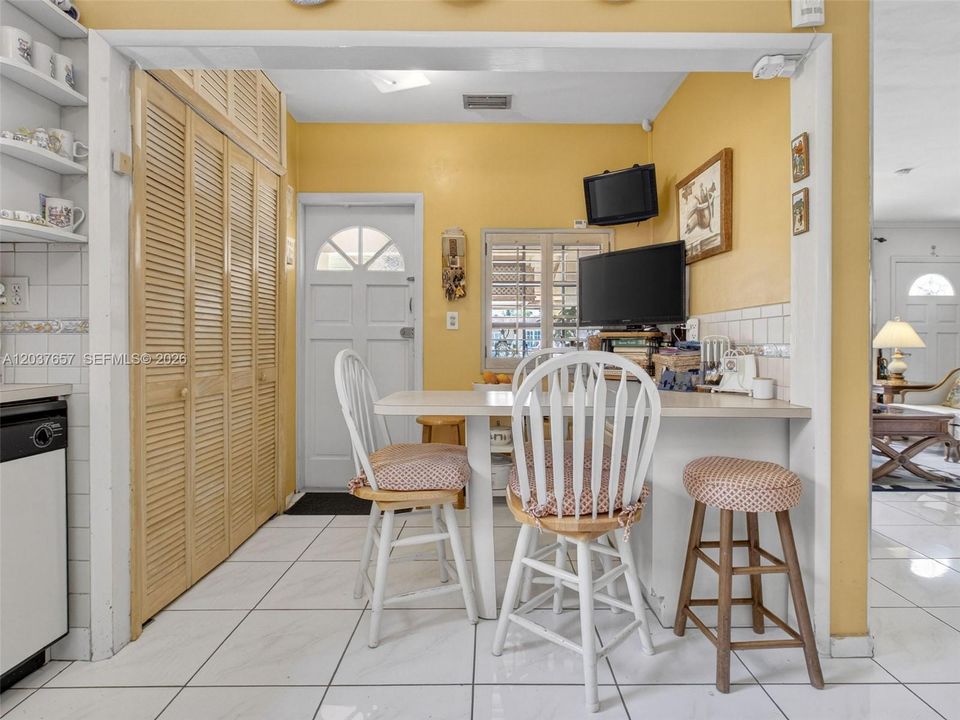 Activo con contrato: $669,000 (3 camas, 2 baños, 1634 Pies cuadrados)