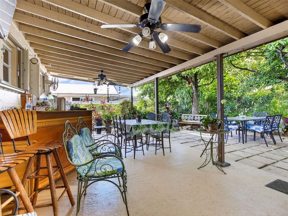 Activo con contrato: $669,000 (3 camas, 2 baños, 1634 Pies cuadrados)