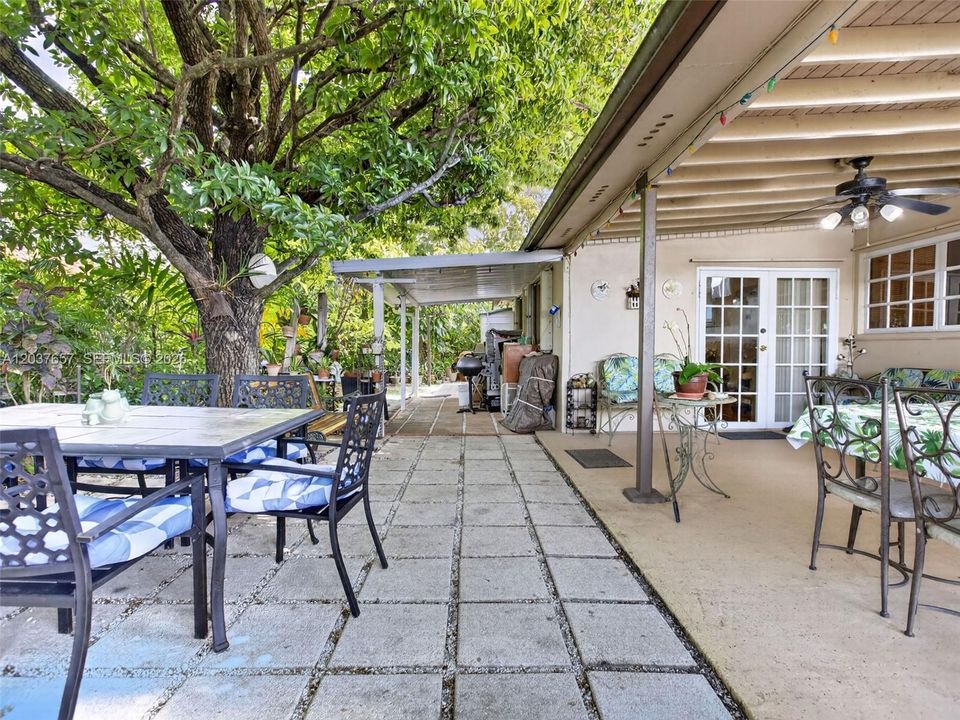Activo con contrato: $669,000 (3 camas, 2 baños, 1634 Pies cuadrados)
