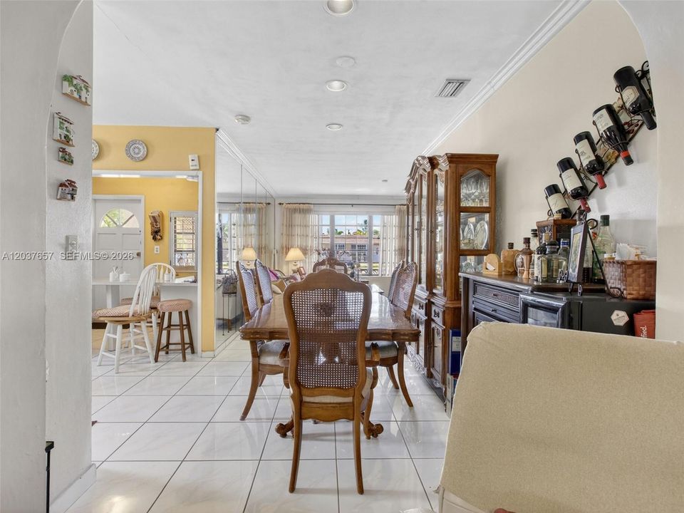 Activo con contrato: $669,000 (3 camas, 2 baños, 1634 Pies cuadrados)