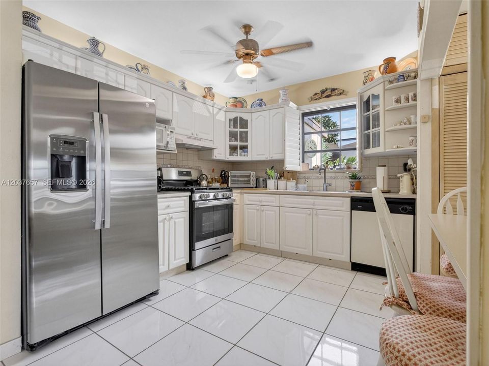 Activo con contrato: $669,000 (3 camas, 2 baños, 1634 Pies cuadrados)