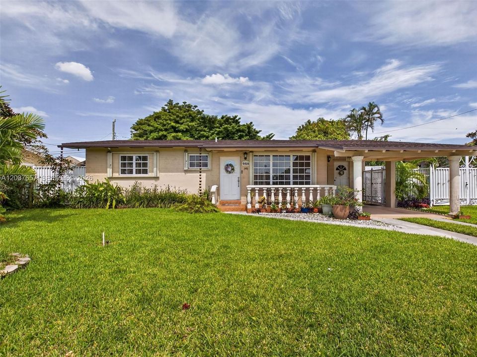 Activo con contrato: $669,000 (3 camas, 2 baños, 1634 Pies cuadrados)