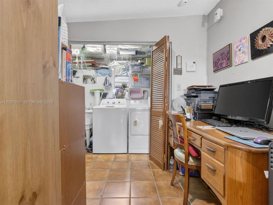 Activo con contrato: $669,000 (3 camas, 2 baños, 1634 Pies cuadrados)