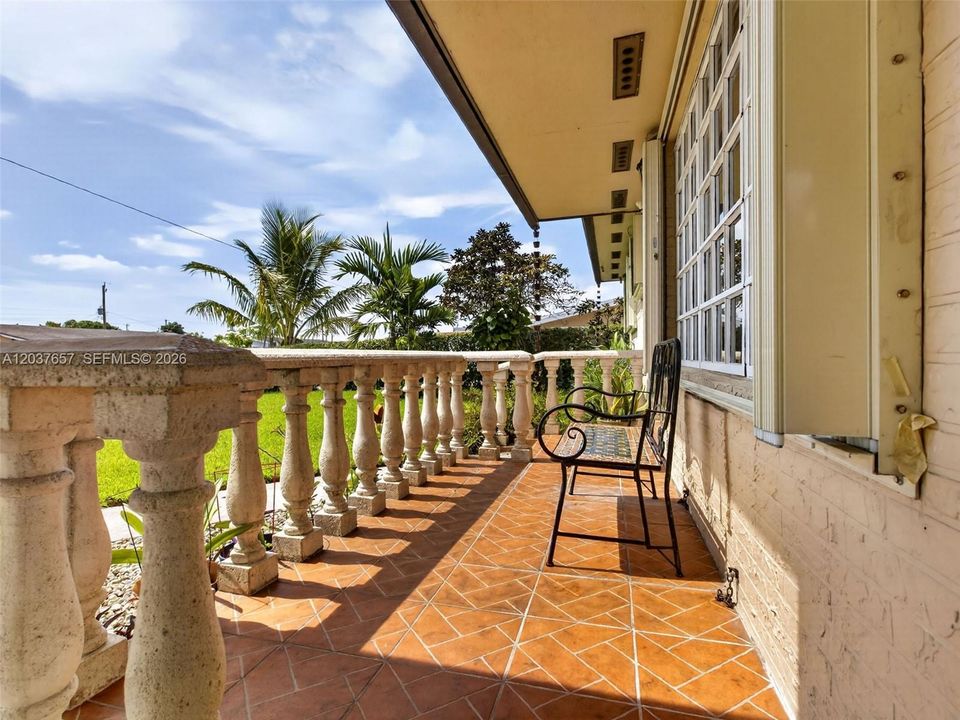 Activo con contrato: $669,000 (3 camas, 2 baños, 1634 Pies cuadrados)
