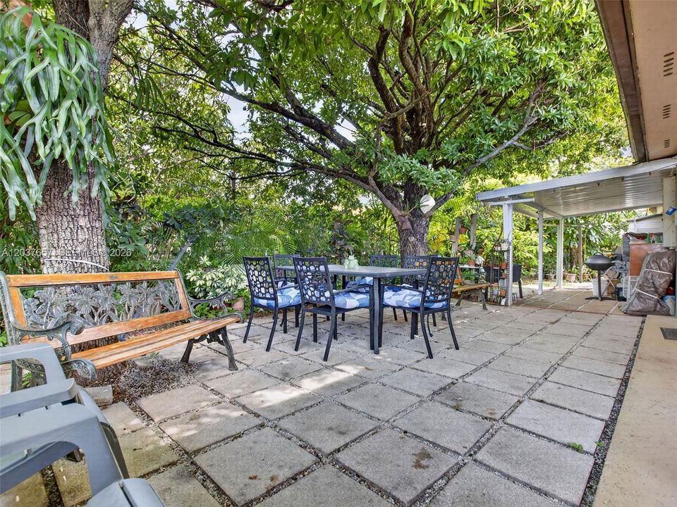 Activo con contrato: $669,000 (3 camas, 2 baños, 1634 Pies cuadrados)