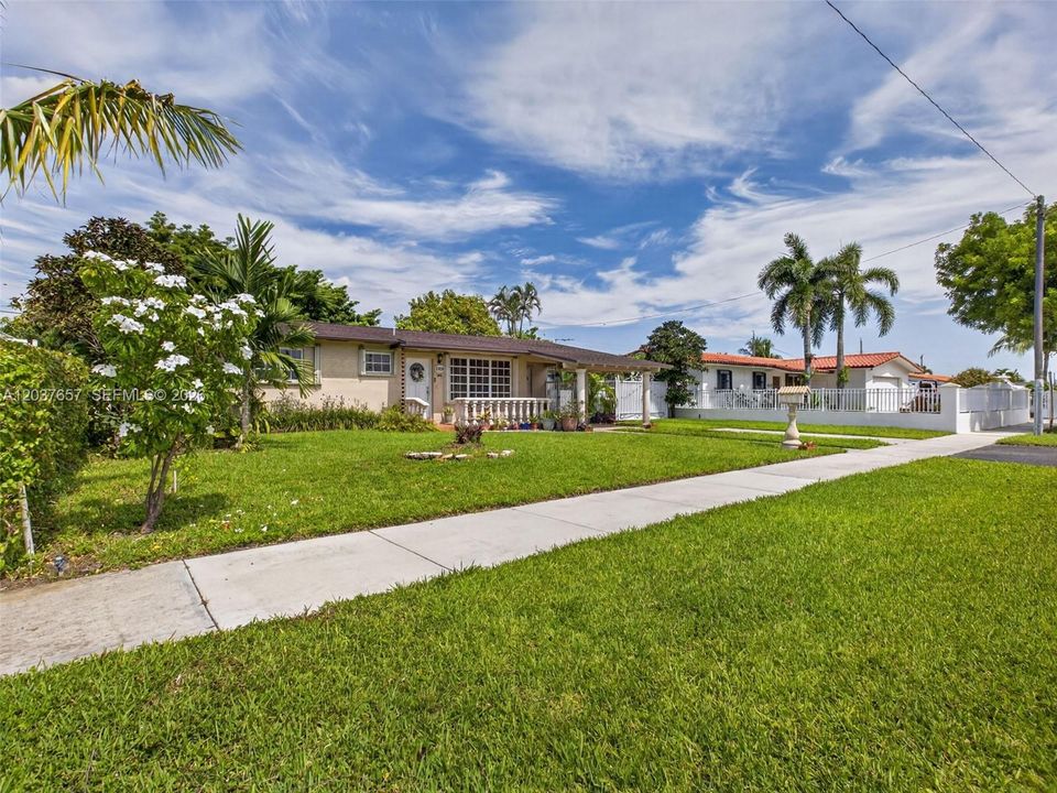 Activo con contrato: $669,000 (3 camas, 2 baños, 1634 Pies cuadrados)