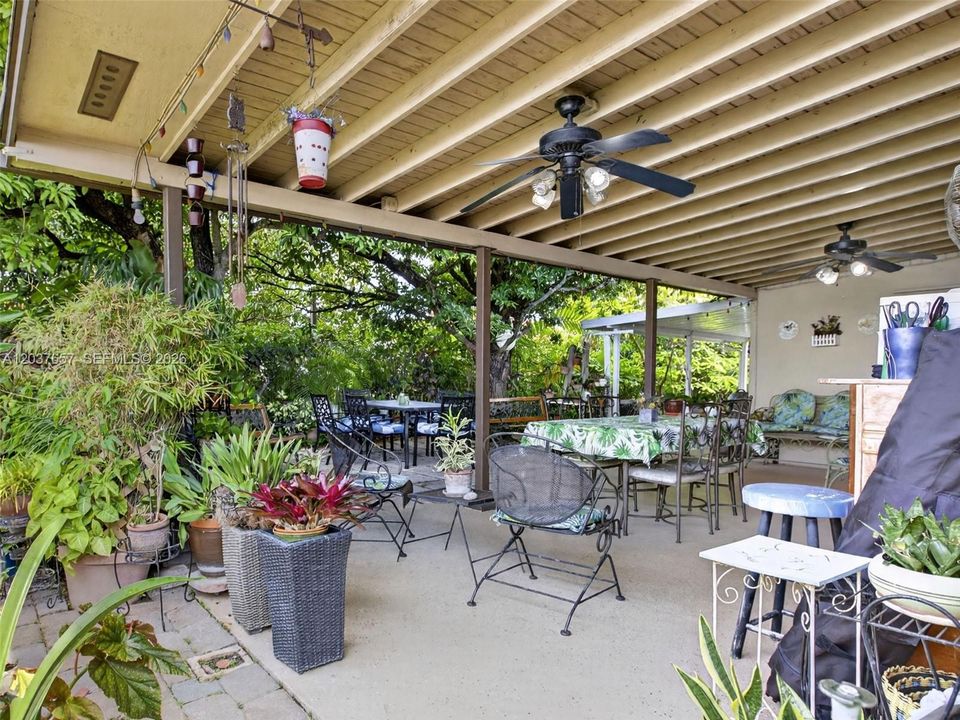 Activo con contrato: $669,000 (3 camas, 2 baños, 1634 Pies cuadrados)