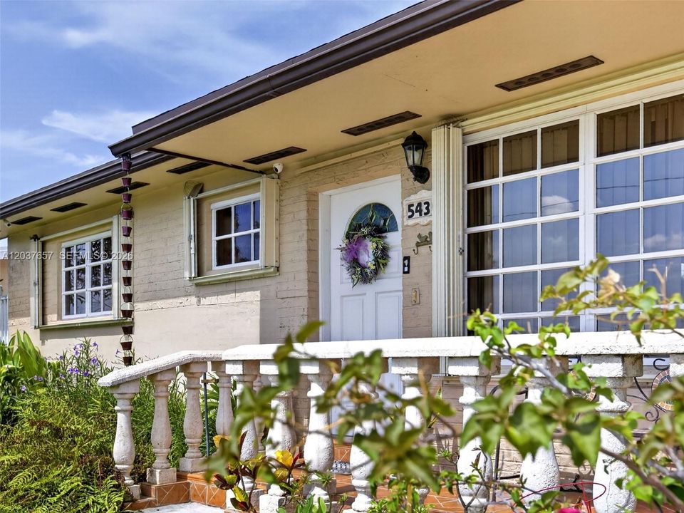Activo con contrato: $669,000 (3 camas, 2 baños, 1634 Pies cuadrados)