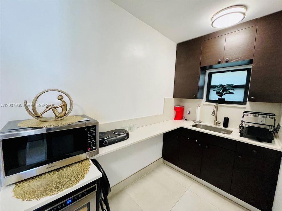 For Rent: $1,700 (0 beds, 1 baths, 2084 Square Feet)