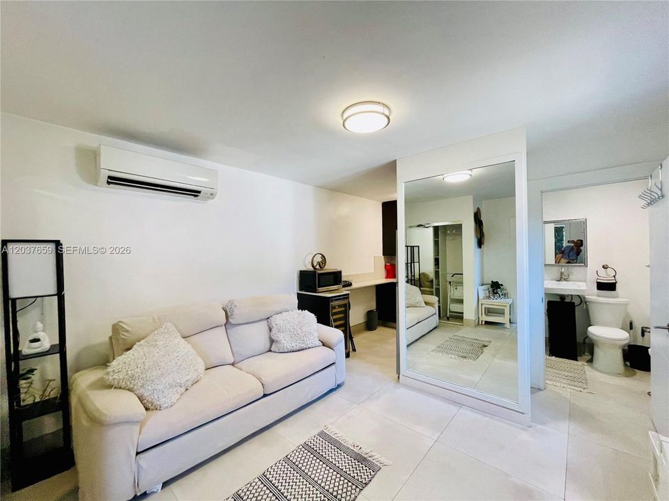 For Rent: $1,700 (0 beds, 1 baths, 2084 Square Feet)