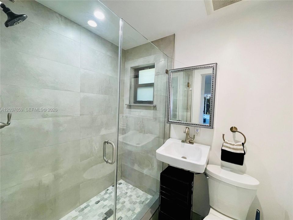 For Rent: $1,700 (0 beds, 1 baths, 2084 Square Feet)