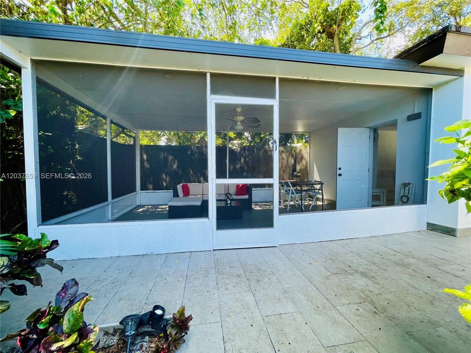 For Rent: $1,700 (0 beds, 1 baths, 2084 Square Feet)