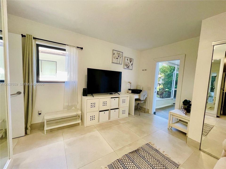 For Rent: $1,700 (0 beds, 1 baths, 2084 Square Feet)
