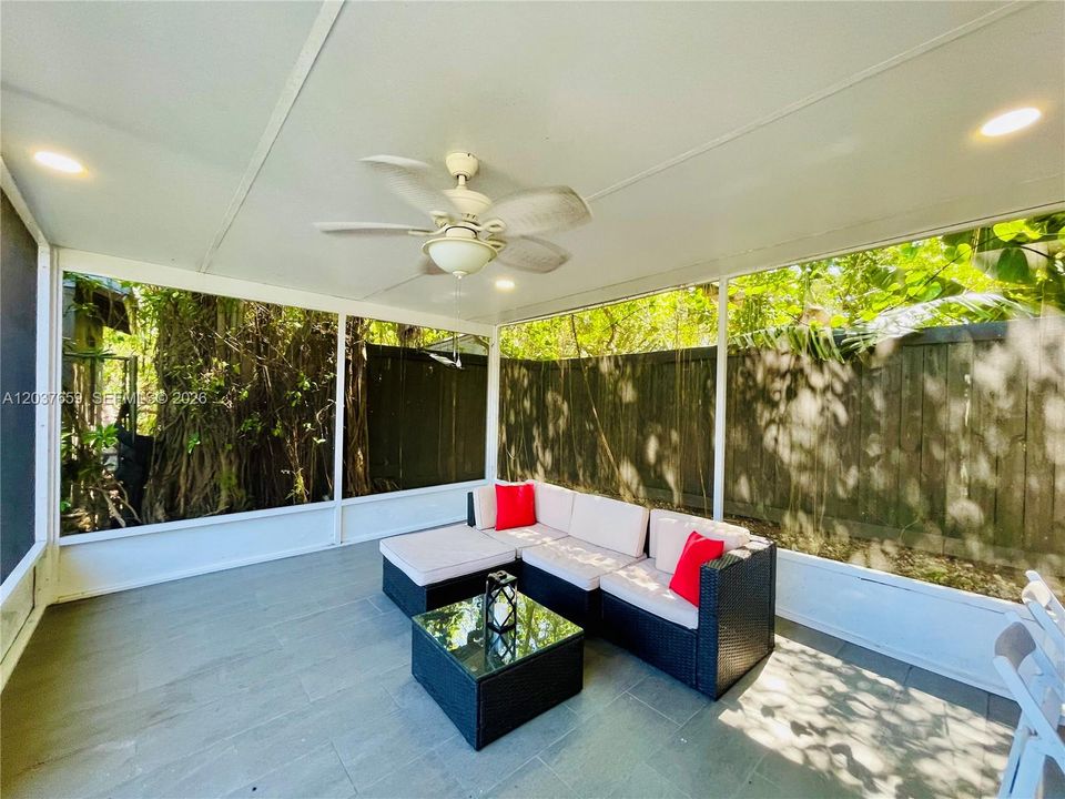 For Rent: $1,700 (0 beds, 1 baths, 2084 Square Feet)