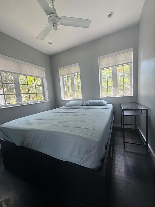 For Rent: $2,700 (2 beds, 1 baths, 700 Square Feet)