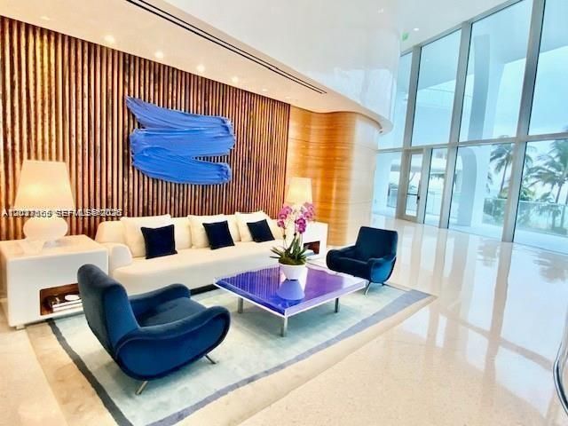 В аренду: $9,700 (1 спален, 2 ванн, 1125 Квадратных фут)