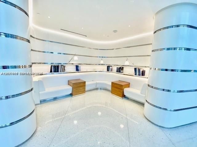 В аренду: $9,700 (1 спален, 2 ванн, 1125 Квадратных фут)