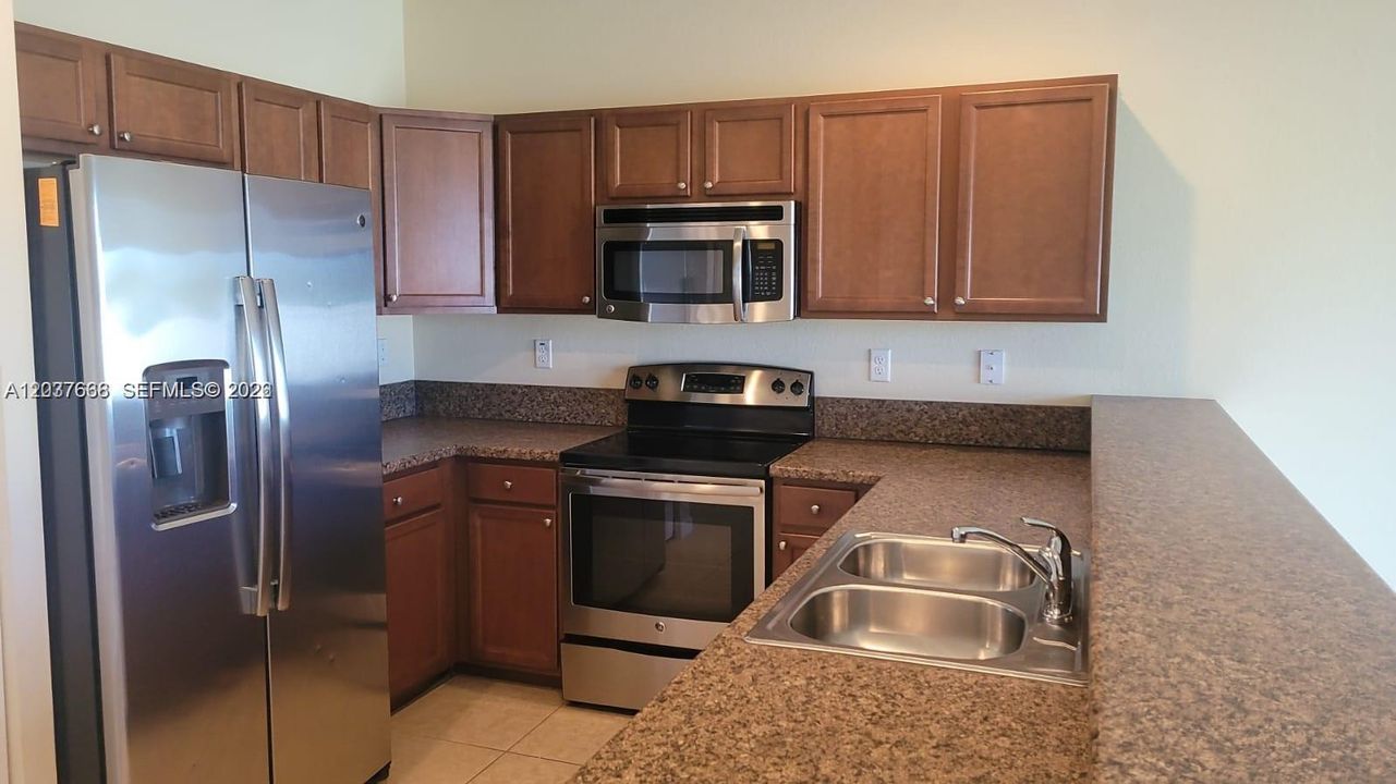 В аренду: $2,950 (3 спален, 2 ванн, 1545 Квадратных фут)
