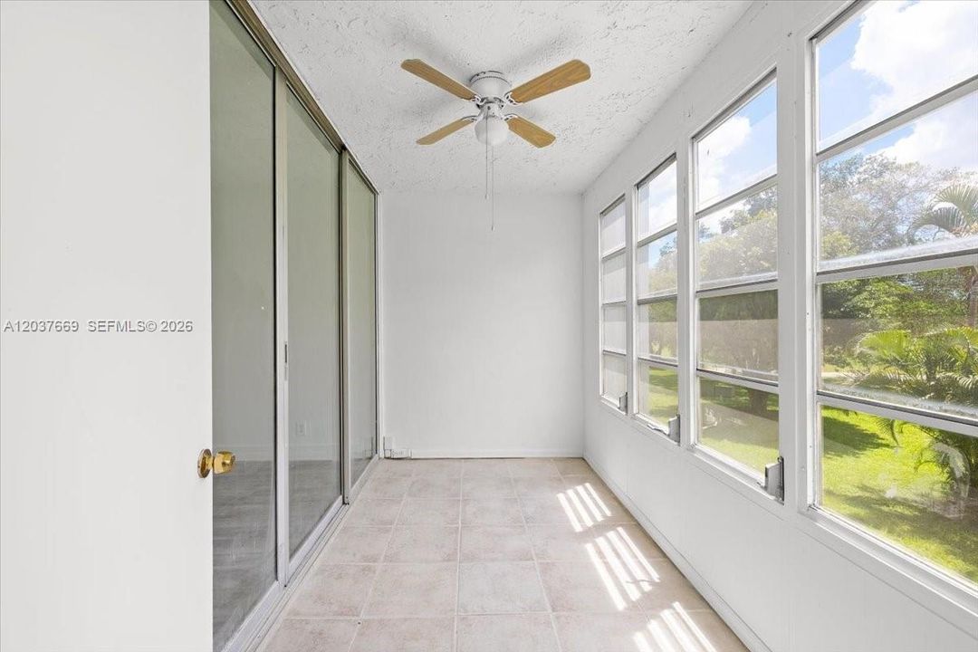 For Rent: $1,900 (1 beds, 1 baths, 700 Square Feet)