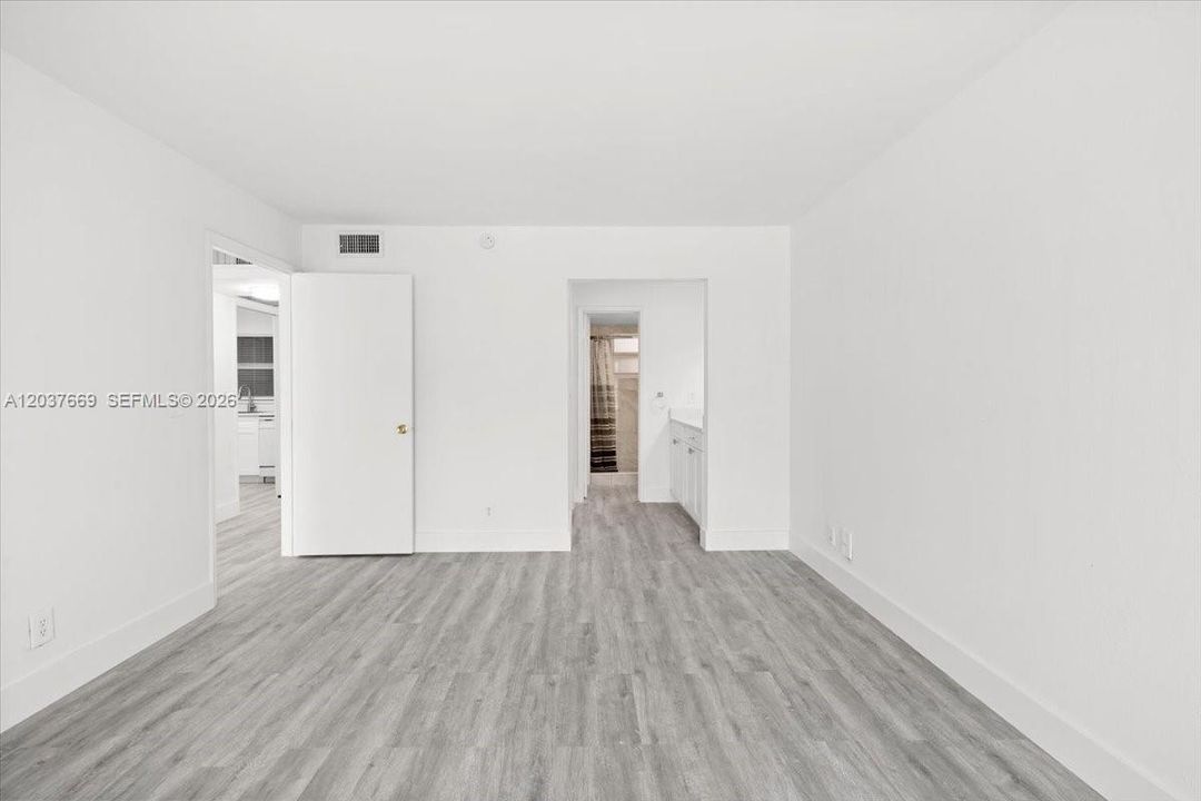 For Rent: $1,900 (1 beds, 1 baths, 700 Square Feet)