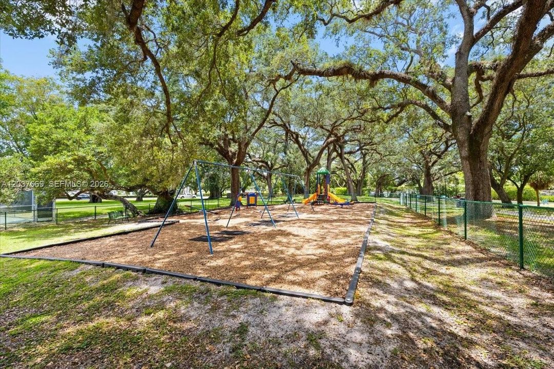For Rent: $1,900 (1 beds, 1 baths, 700 Square Feet)
