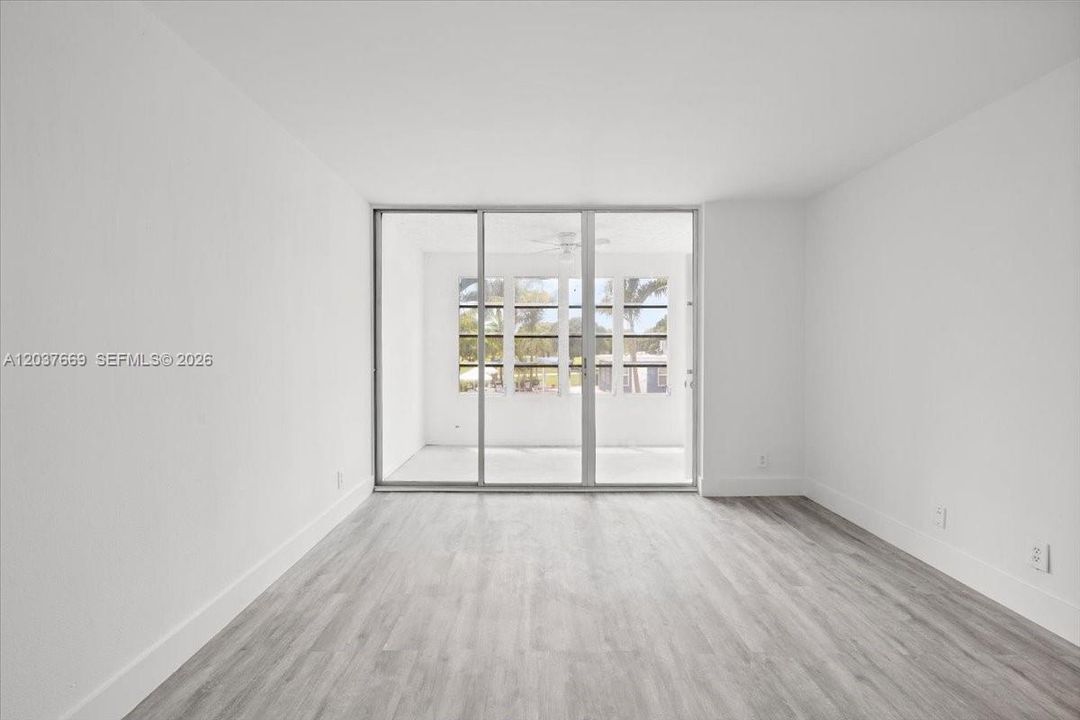 For Rent: $1,900 (1 beds, 1 baths, 700 Square Feet)