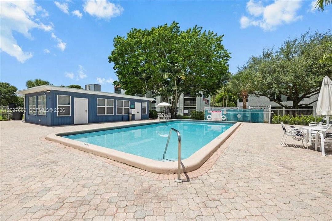 For Rent: $1,900 (1 beds, 1 baths, 700 Square Feet)