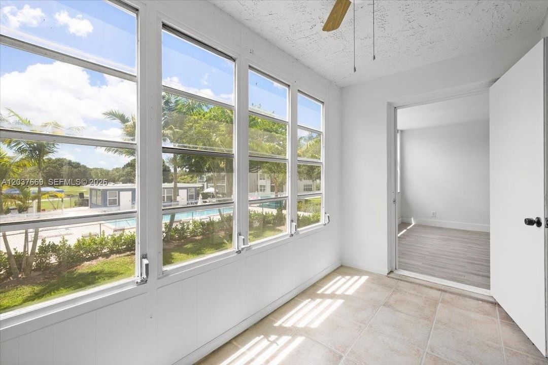For Rent: $1,900 (1 beds, 1 baths, 700 Square Feet)